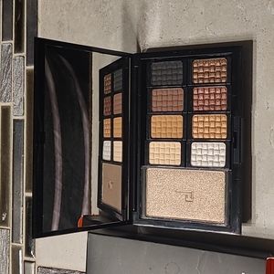 Doucce Freematic eyeshadow palette